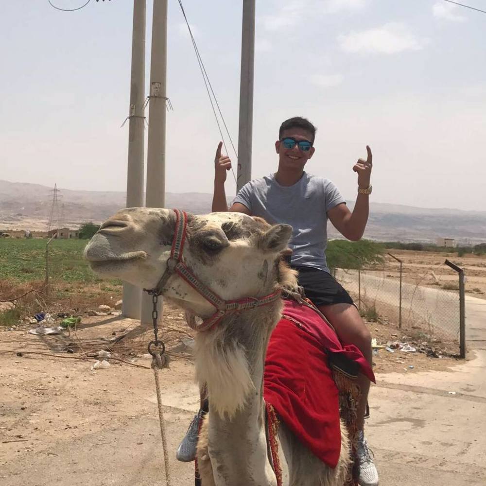 Meet your Posher, Hussain